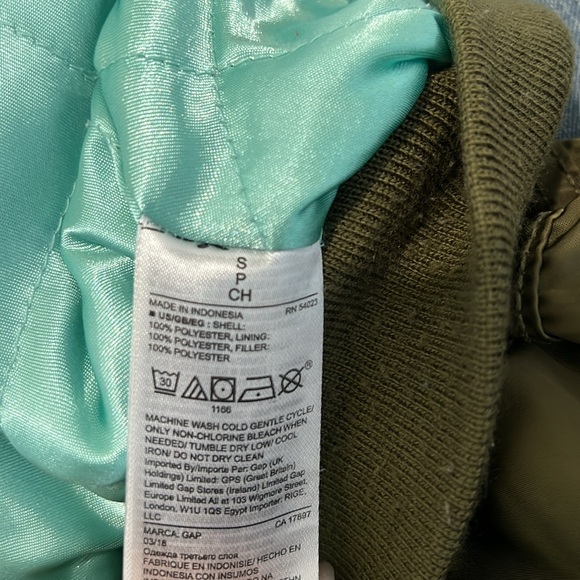 Gap bomber/puffer jacket, size Small. Like new. - Picture 2 of 9